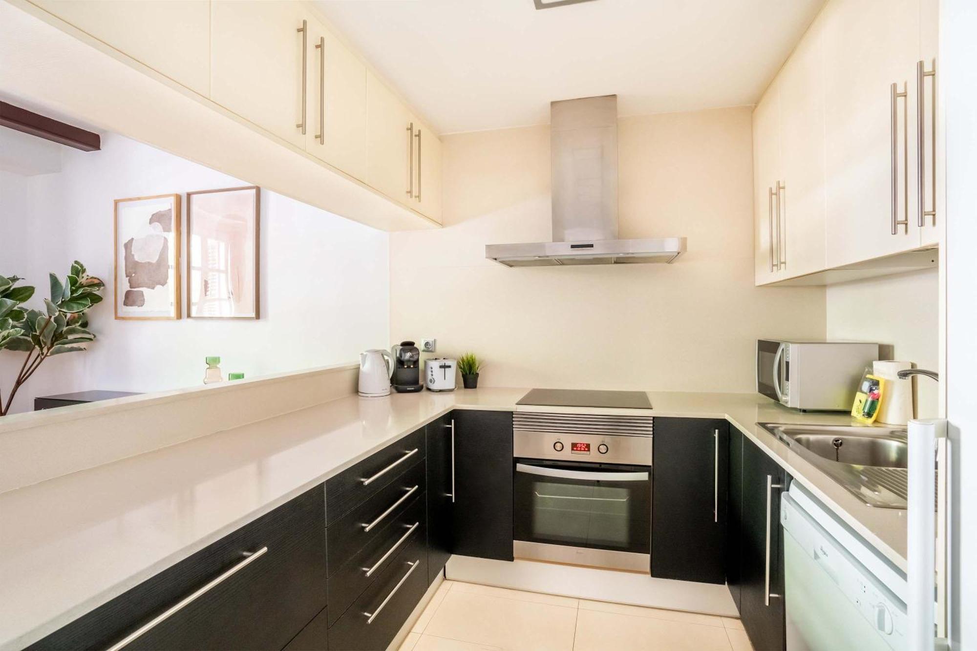 Pl Universitat Comfortable 3bd With Private Patio Barcellona
