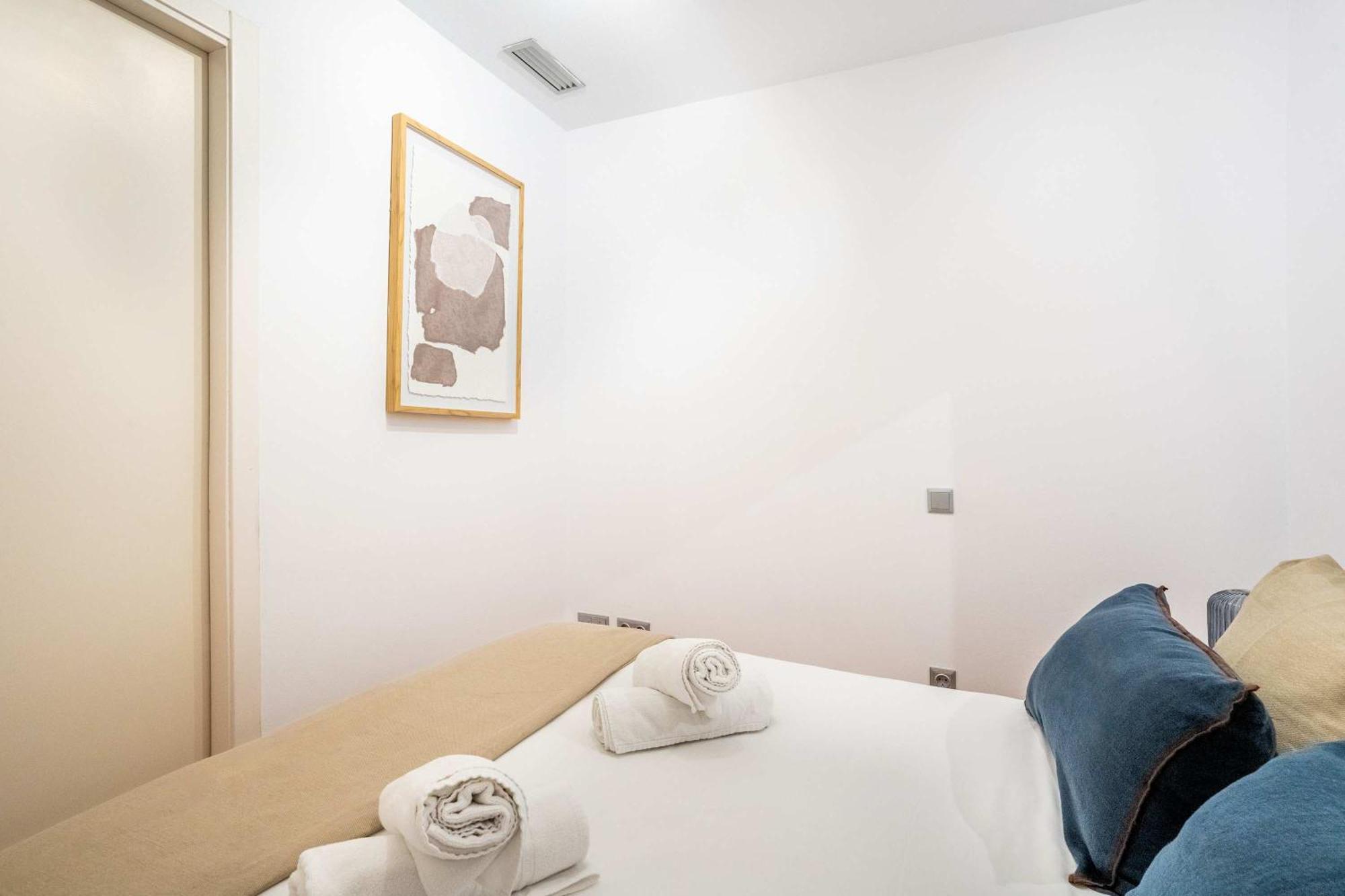 Pl Universitat Comfortable 3bd With Private Patio Appartamento