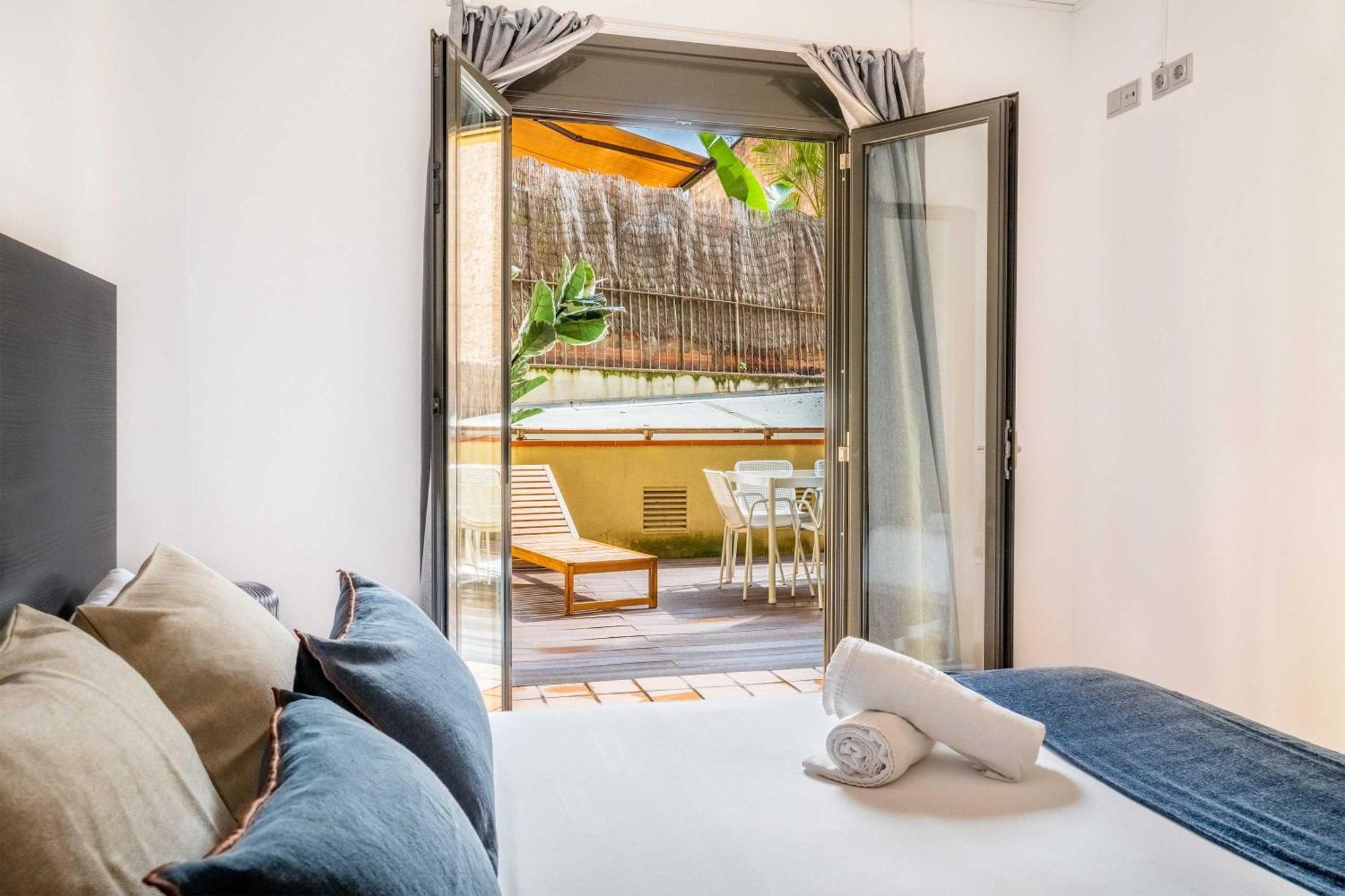 Pl Universitat Comfortable 3bd With Private Patio Appartamento